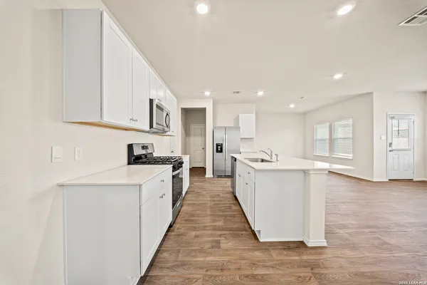 $2,000 | 5830 Cosmic Crisp, San Antonio, TX 78252