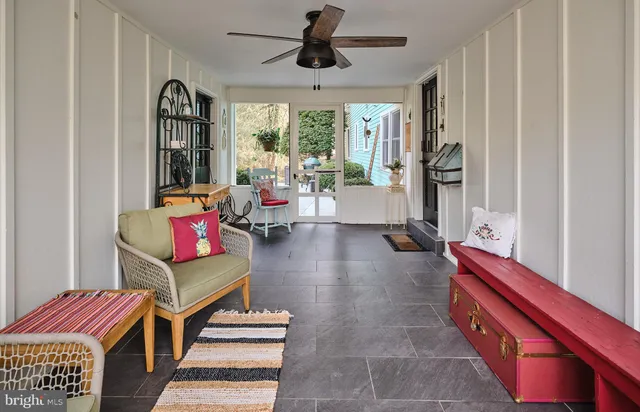 a en suite bathroom with a sink and a mirror