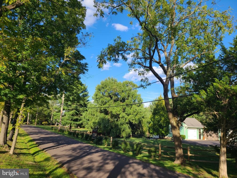 3889 Robin Road Furlong, PA 18925 - Photo 3 of 48 a view of a garden