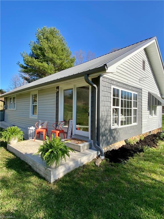 1656 Martin Road Mount Airy, NC 27030 - Photo 3 of 40 Gallery Image 3