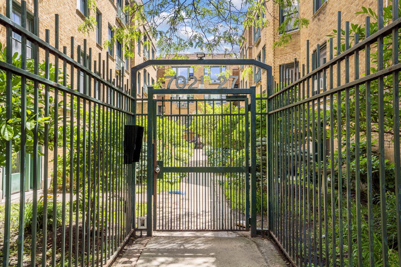 7025 North Sheridan Road, Unit 1N Chicago, IL 60626 - Photo 2 of 20