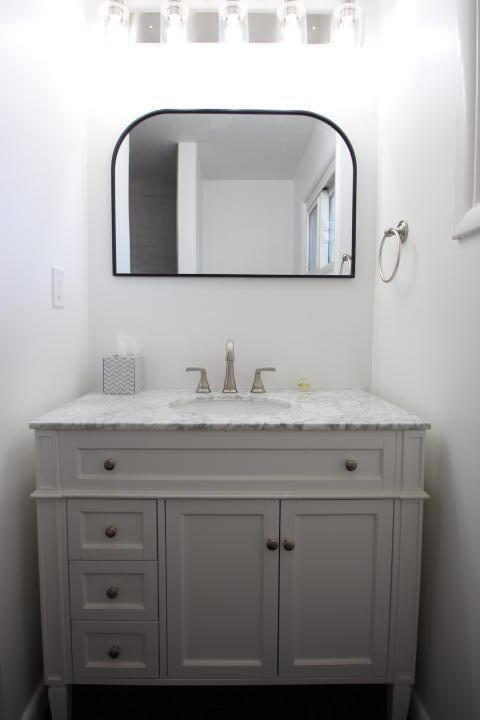 2316 Harrodsburg Road Lexington, KY 40503 - Photo 25 of 45 2316 full bath sink 2