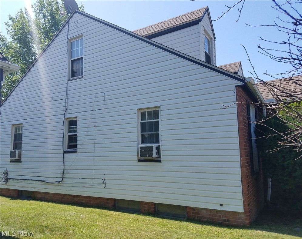 2346 Noble Road Cleveland Heights, OH 44121 - Photo 5 of 6