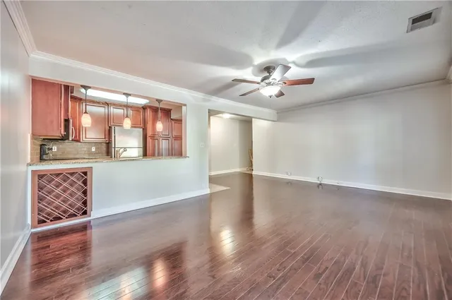 $194,900 | 4727 Jarboe Street, Unit 83, Kansas City, MO 64112