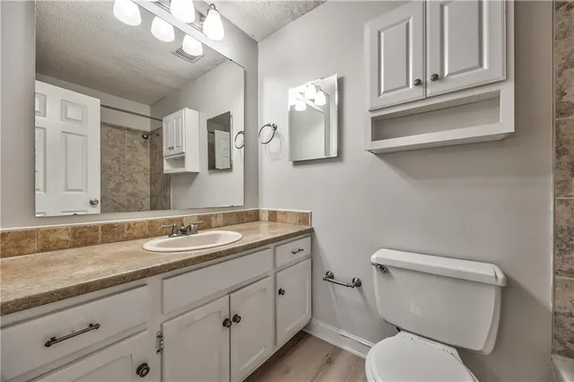 $194,900 | 4727 Jarboe Street, Unit 83, Kansas City, MO 64112