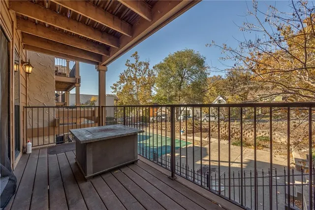 $194,900 | 4727 Jarboe Street, Unit 83, Kansas City, MO 64112