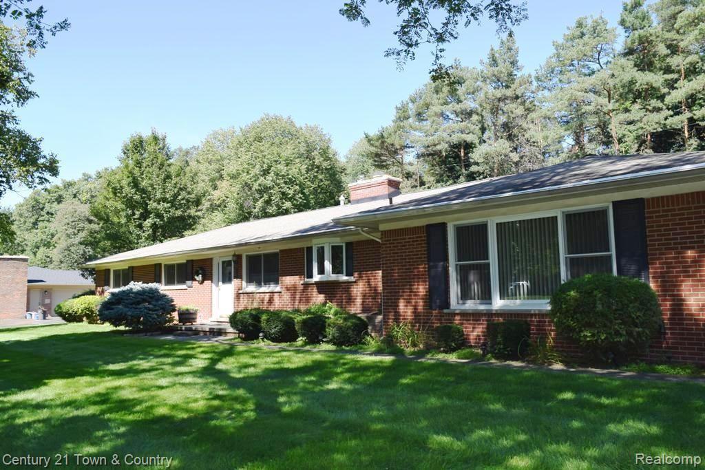 933 North Reading Road Bloomfield Hills, MI 48304 - Photo 1 of 30 Exterior 1.jpg