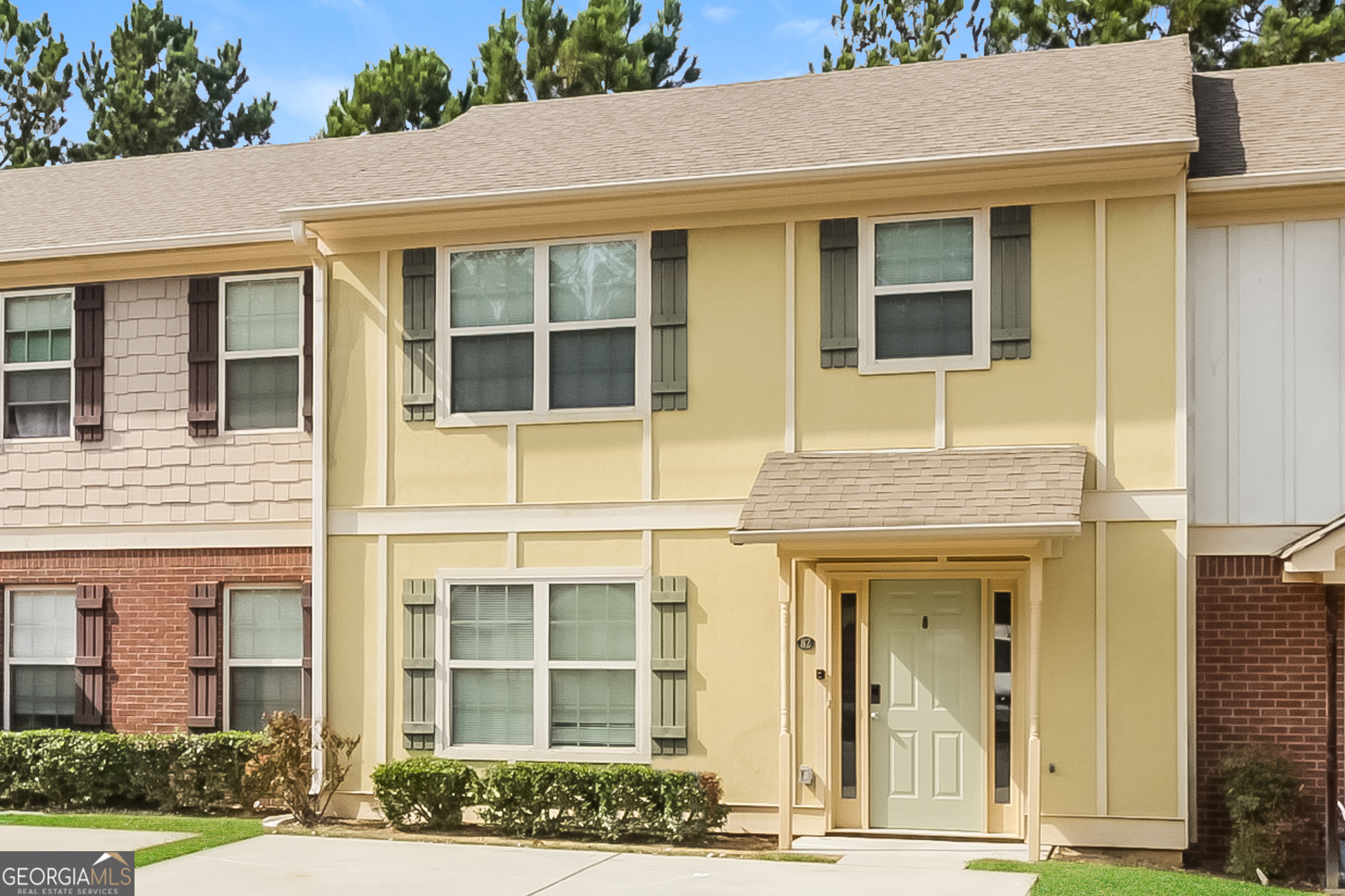 82 Gilliam Crossing Cartersville, GA 30120 - Photo 4 of 17 a front view of a house