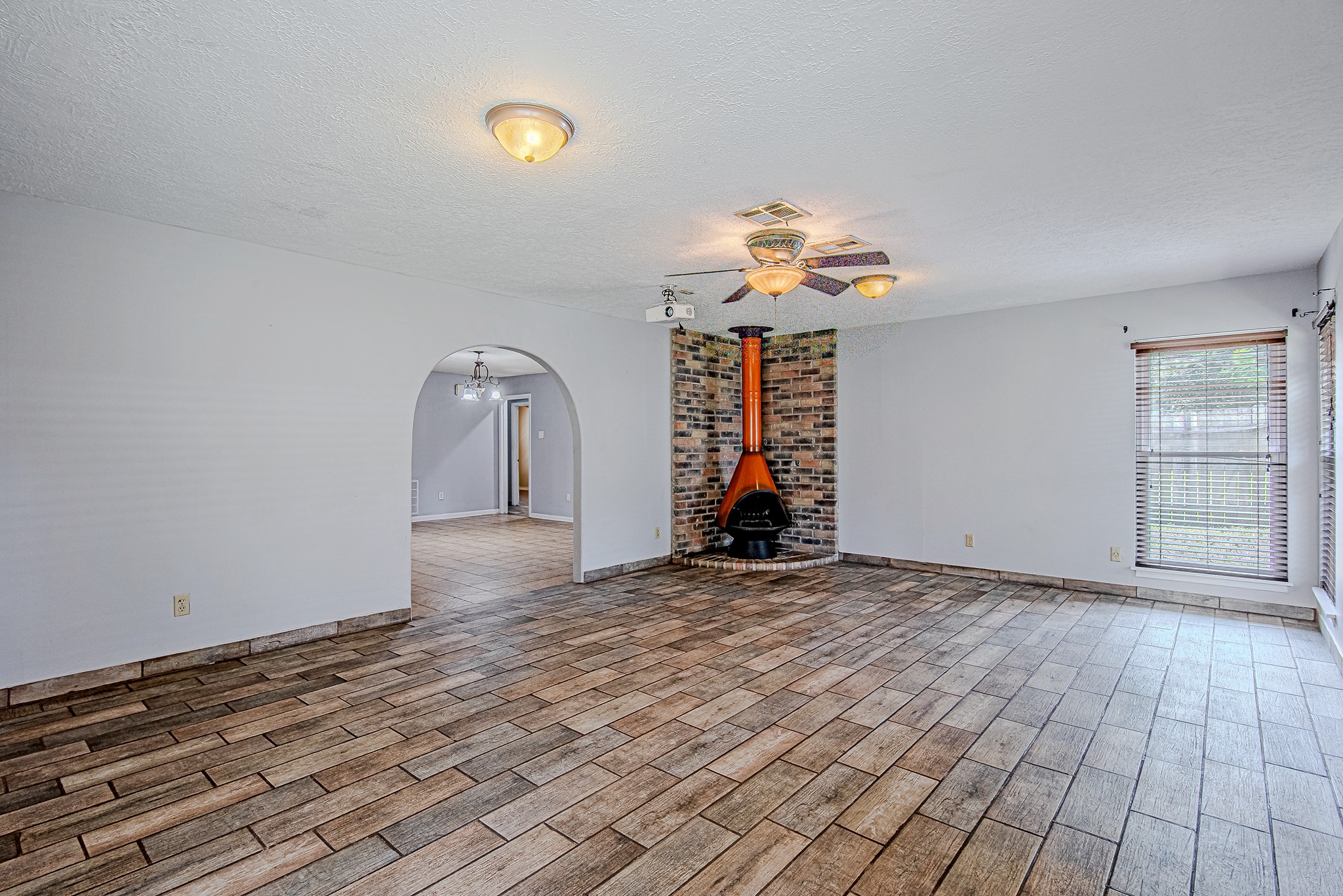 2710 Burke Road Pasadena, TX 77502 - Photo 14 of 28 Expansive living room with plenty of space for entertaining