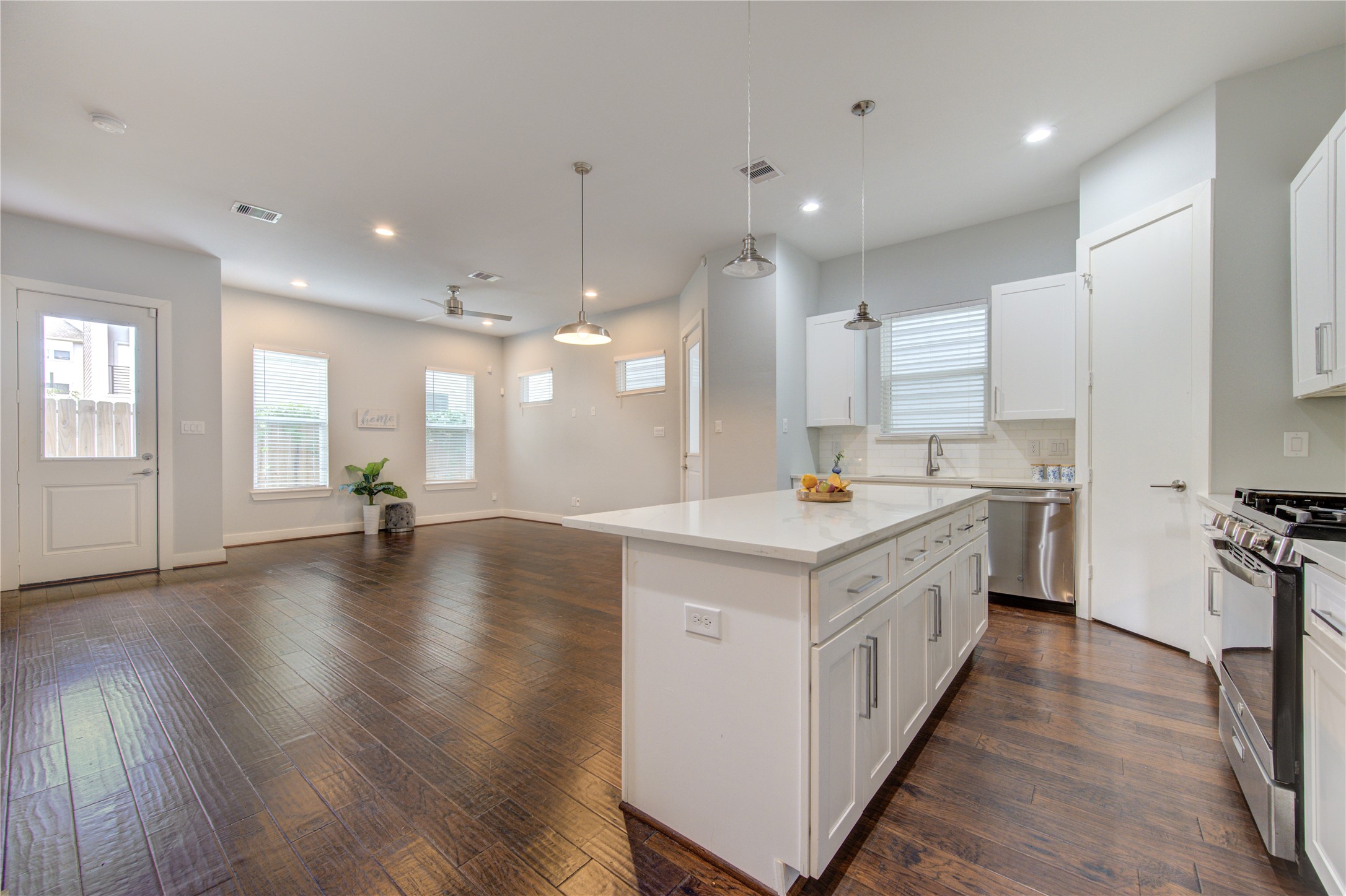 847 Rachel Street, Unit G Houston, TX 77091 - Photo 16 of 42 Abundant windows, modern lighting, ceiling fans, and refined finishes come together to create a cohesive and inviting open-concept layout.