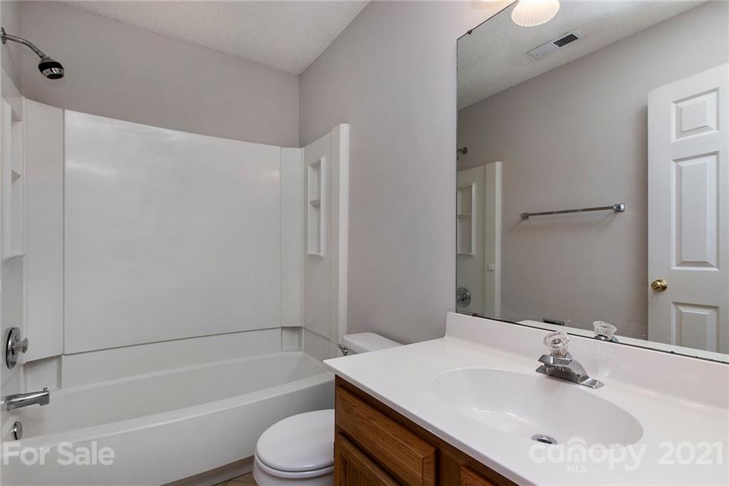 3518 Rindle Court Charlotte, NC 28269 - Photo 14 of 21 a bathroom with a sink toilet and a bathtub