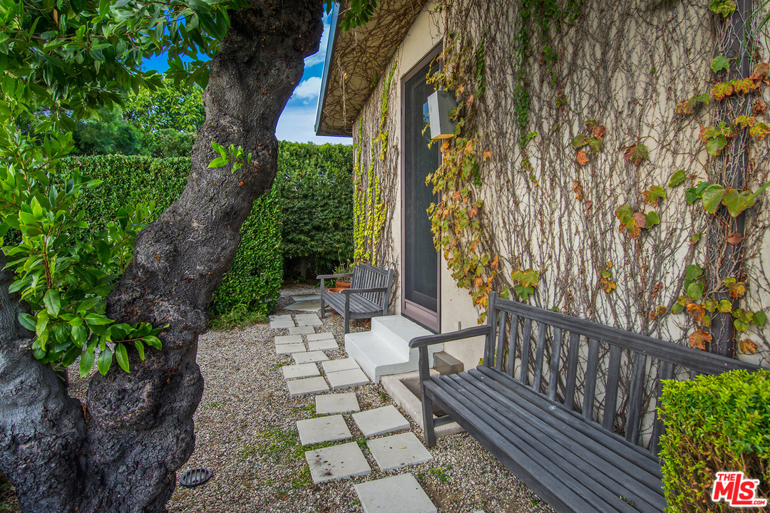 410 Walker Drive Beverly Hills, CA 90210 - Photo 26 of 36 a view of yard with patio