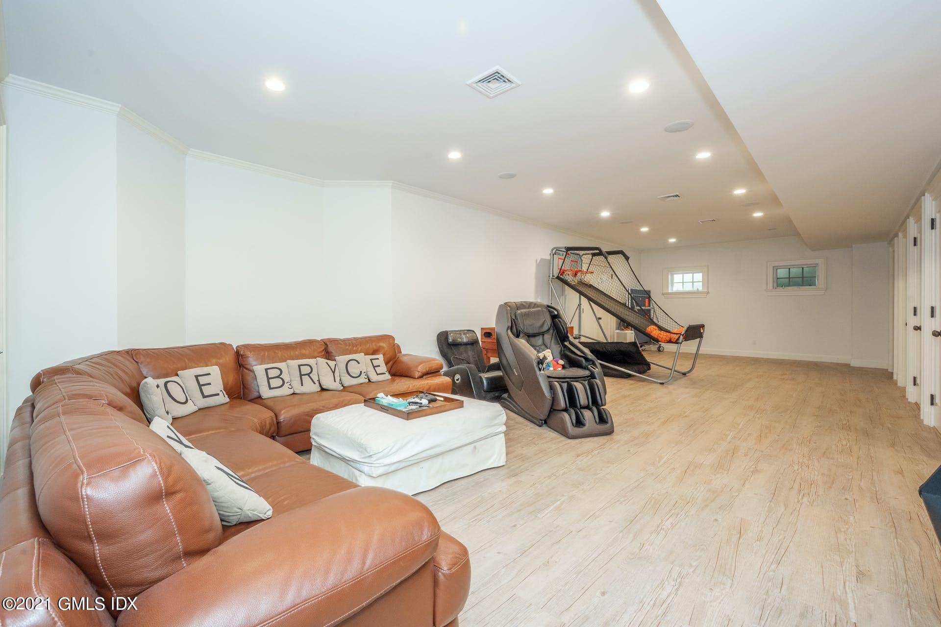 45 Willow Road Riverside, CT 06878 - Photo 31 of 38 a living room with furniture