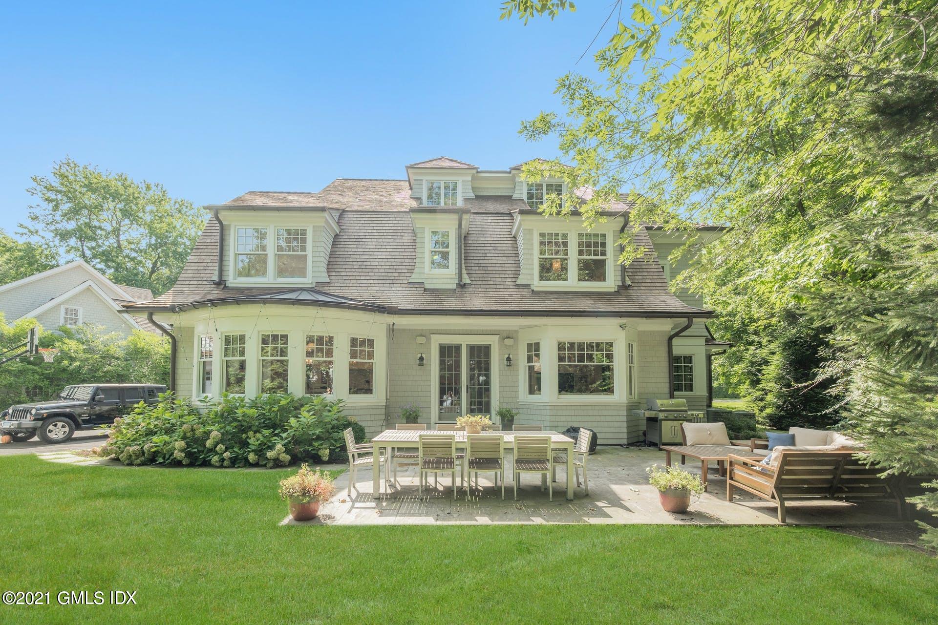 45 Willow Road Riverside, CT 06878 - Photo 36 of 38 a front view of a house with a garden