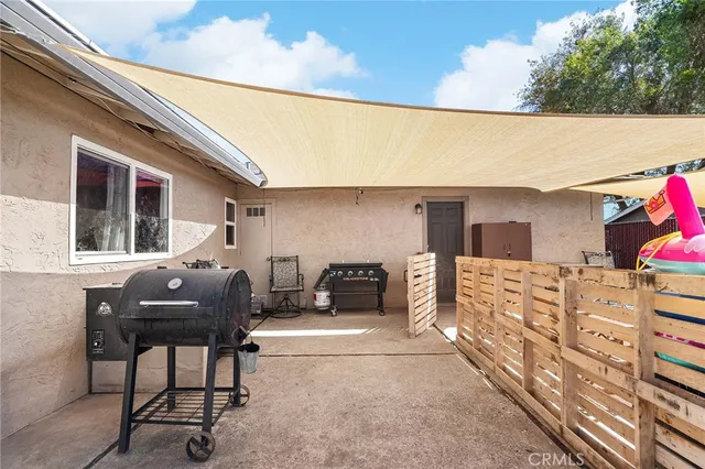 a front view of house with yard