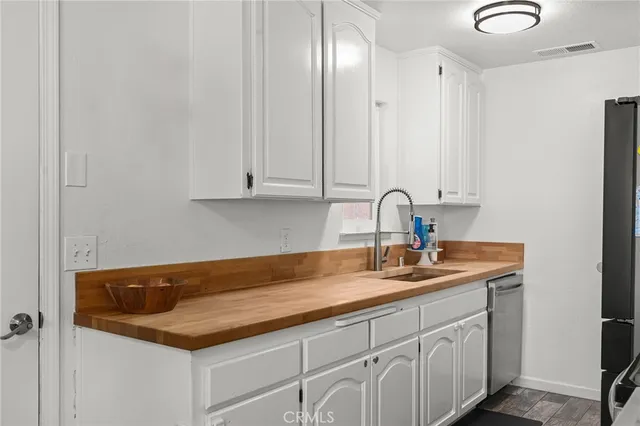 a close view of sink and tap