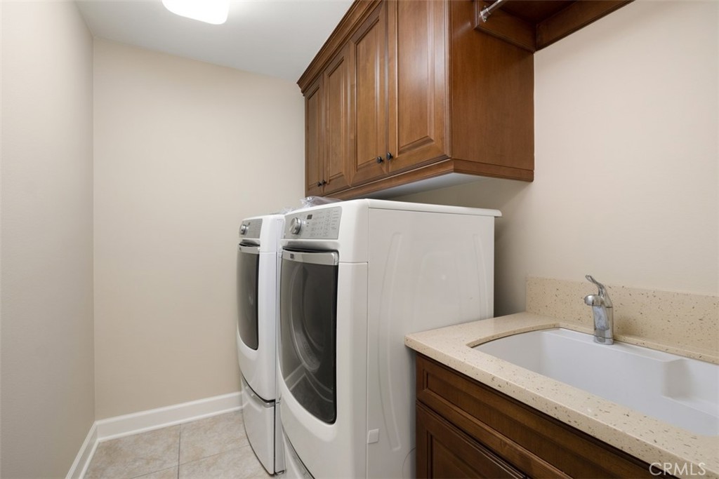 61 Triana Irvine, CA 92618 - Photo 31 of 56 a utility room with dryer and washer