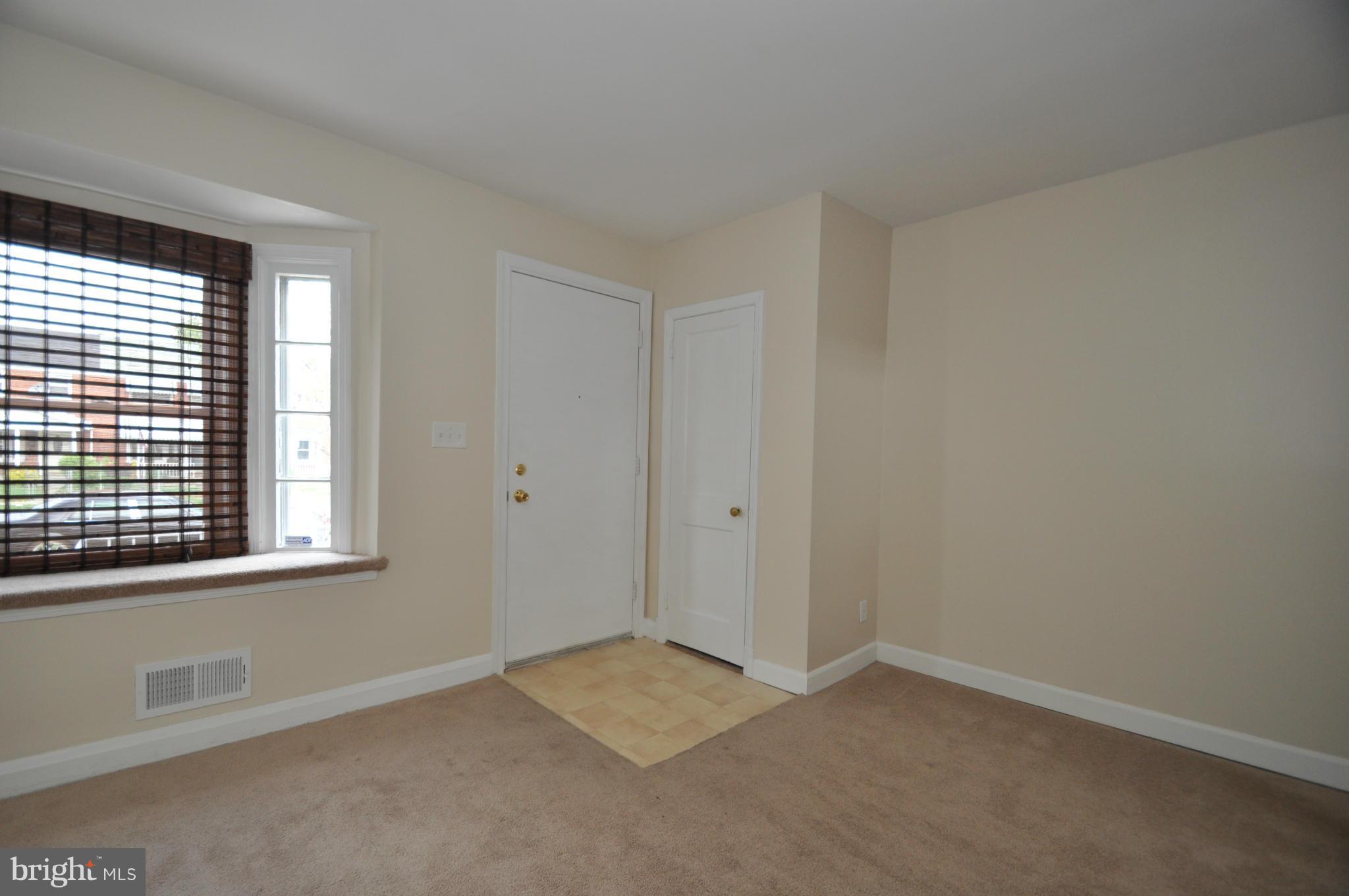 845 Arncliffe Road Baltimore, MD 21221 - Photo 3 of 26 Living Room