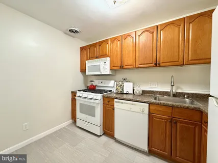 $257,500 | 7975 Audubon Avenue, Unit 302, Alexandria, VA 22306