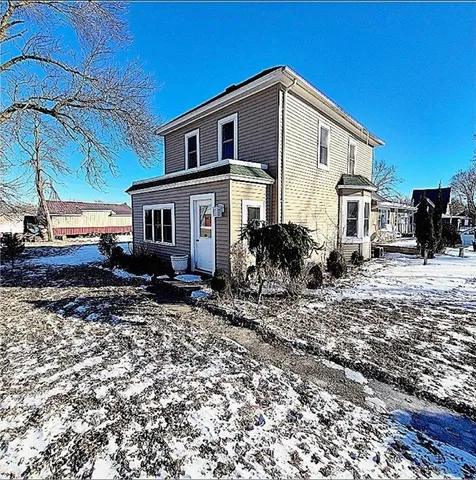 $195,000 | 110 Mill Street West, Winthrop, MN 55396