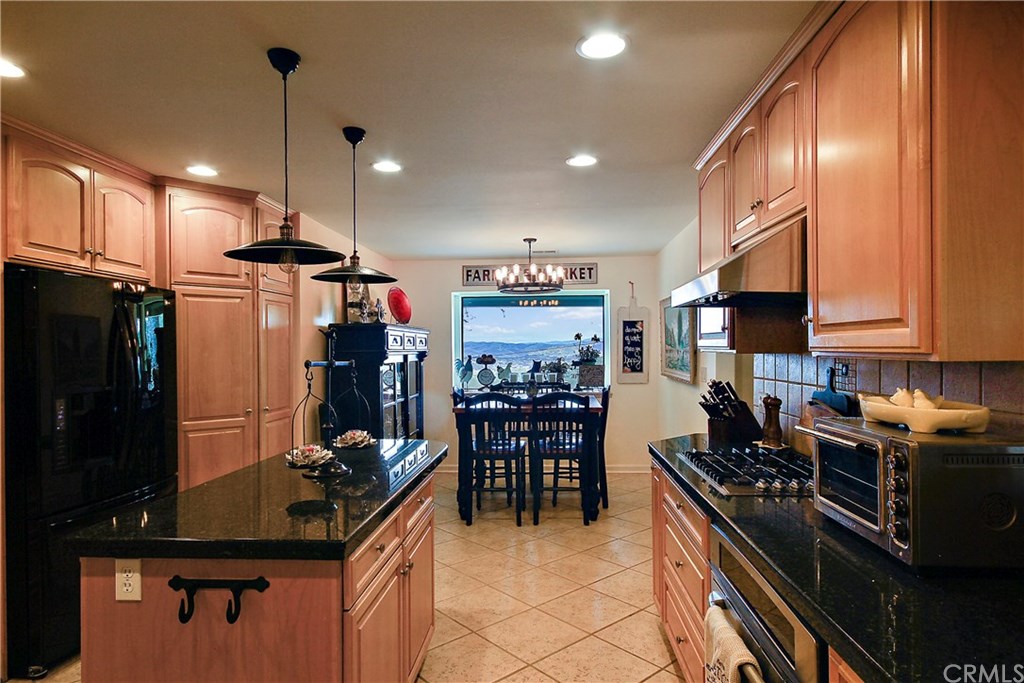 2540 Alturas Road Atascadero, CA 93422 - Photo 14 of 43 Kitchen to Breakfast Nook