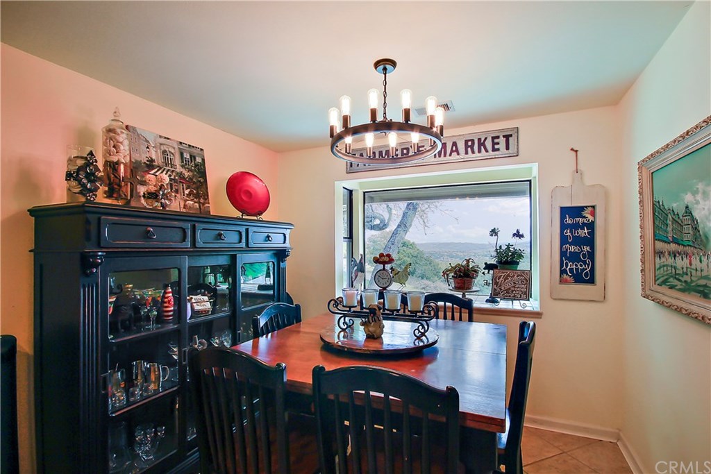 2540 Alturas Road Atascadero, CA 93422 - Photo 15 of 43 Breakfast Nook