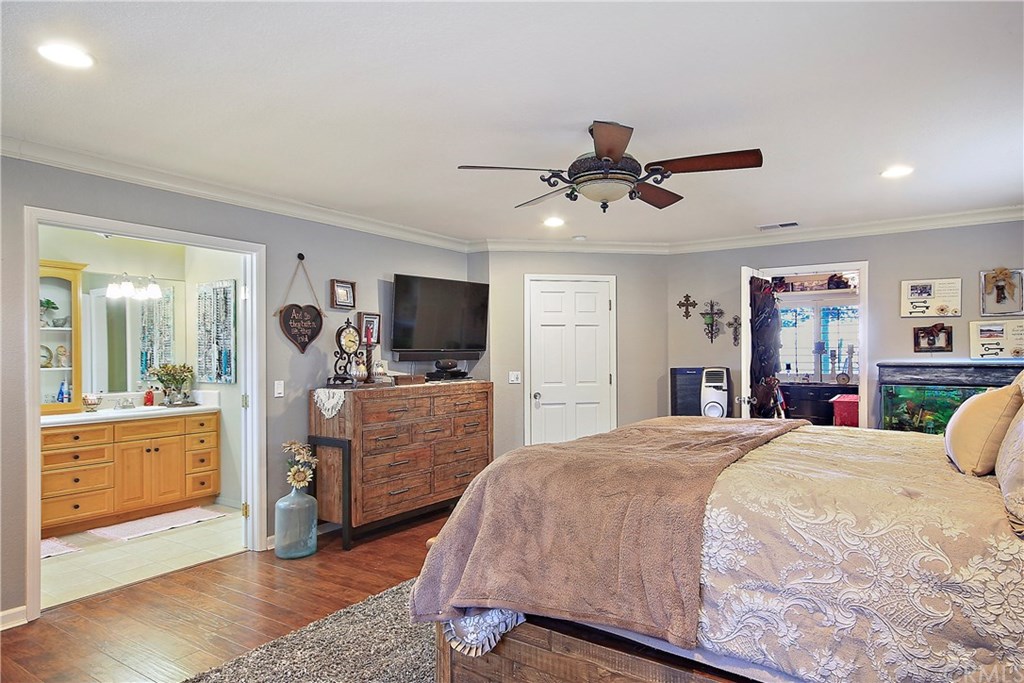 2540 Alturas Road Atascadero, CA 93422 - Photo 20 of 43 Master Bedroom