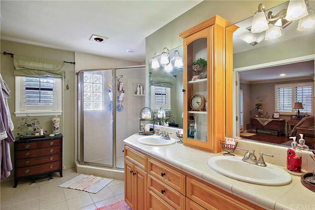 2540 Alturas Road Atascadero, CA 93422 - Photo 22 of 43 Master Bathroom