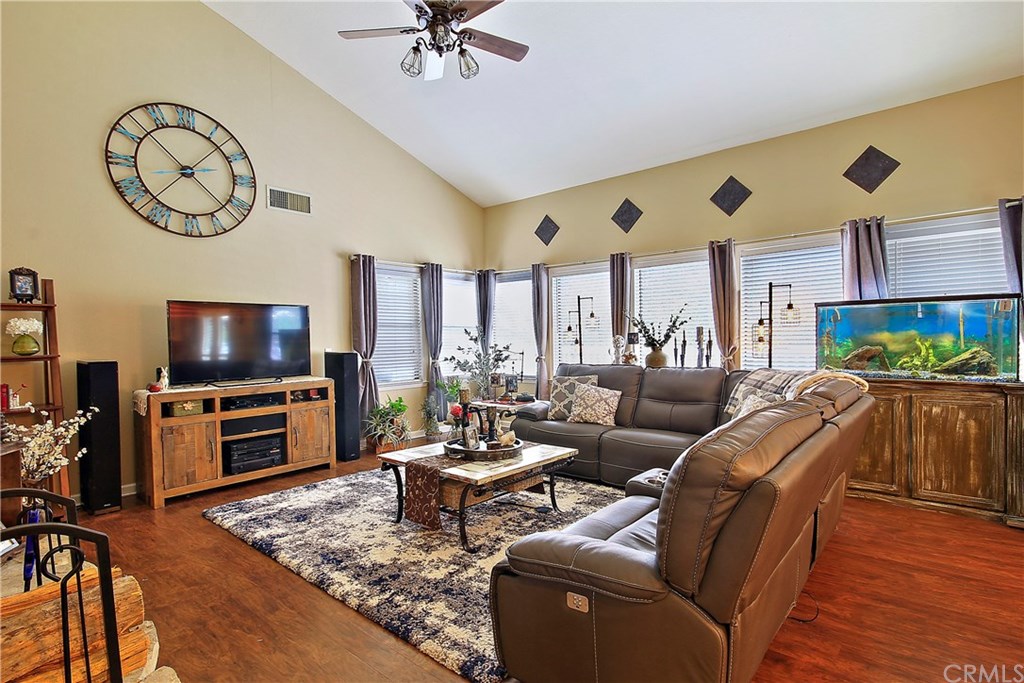 2540 Alturas Road Atascadero, CA 93422 - Photo 7 of 43 Living-room