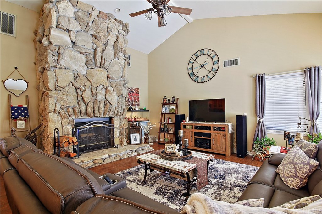 2540 Alturas Road Atascadero, CA 93422 - Photo 8 of 43 Living-room