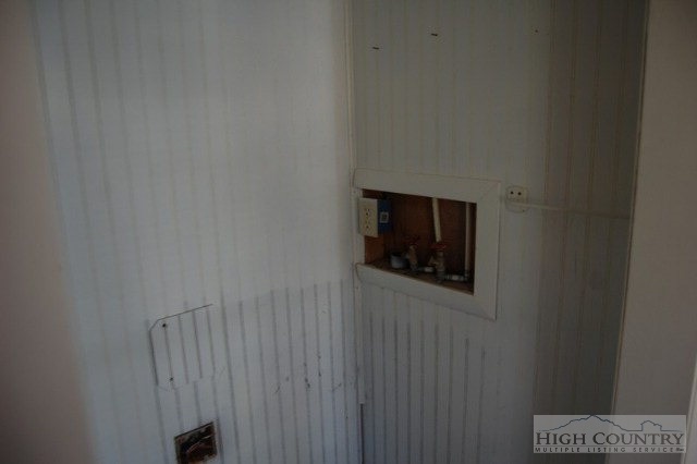 247 River Road Newland, NC 28657 - Photo 4 of 18 Gallery Image 4