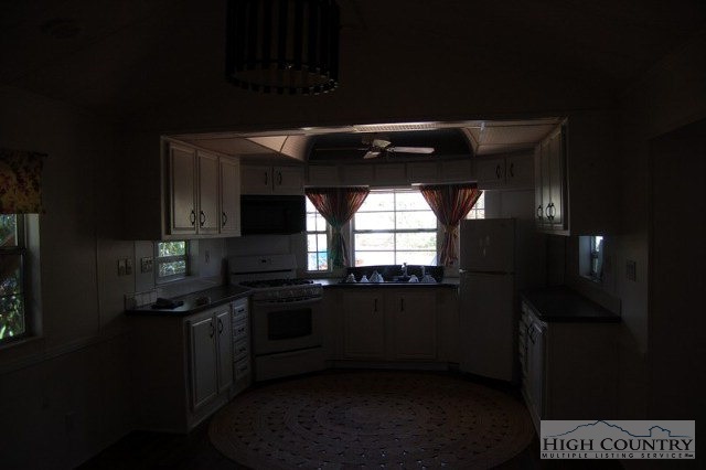 247 River Road Newland, NC 28657 - Photo 5 of 18 Gallery Image 5