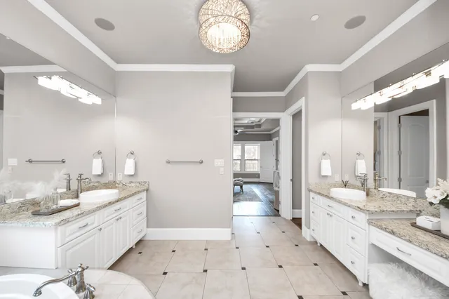 $1,895,000 | 4809 Elm Street, Bellaire, TX 77401