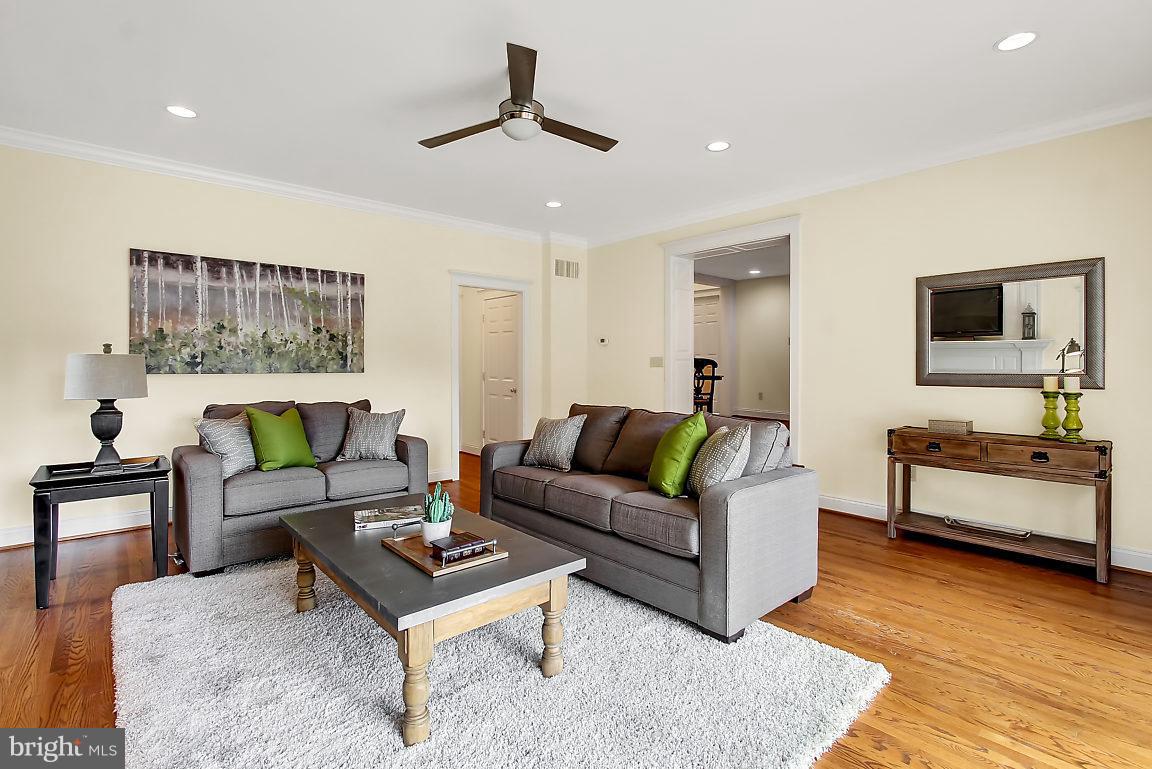 2204 Shepperd Road Monkton, MD 21111 - Photo 5 of 30 Large Family Room with hardwood floors.