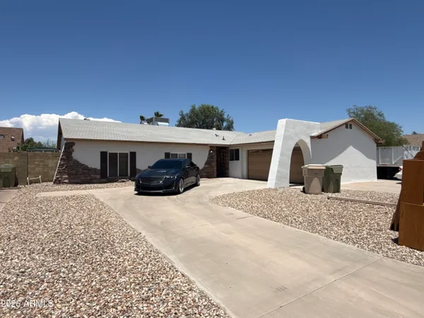 $2,500 | 6410 West Purdue Avenue, Glendale, AZ 85302
