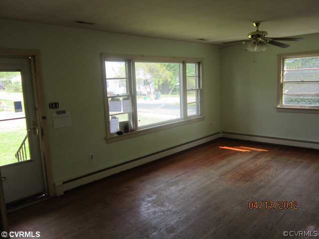 3001 Putney Road Richmond, VA 23228 - Photo 2 of 11 Living Room