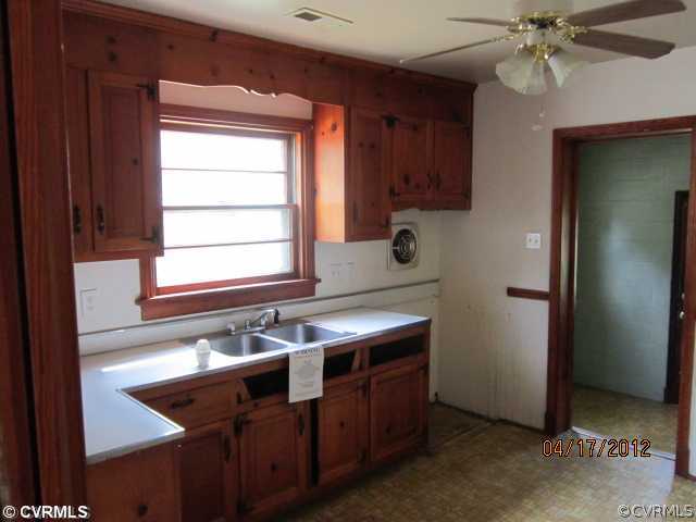 3001 Putney Road Richmond, VA 23228 - Photo 3 of 11 Kitchen