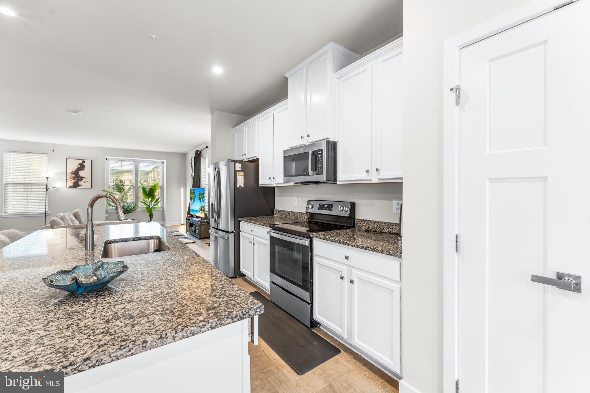 117 Hawlings River Road Laurel, MD 20708 - Photo 10 of 33 Modern kitchen with sleek finishes.