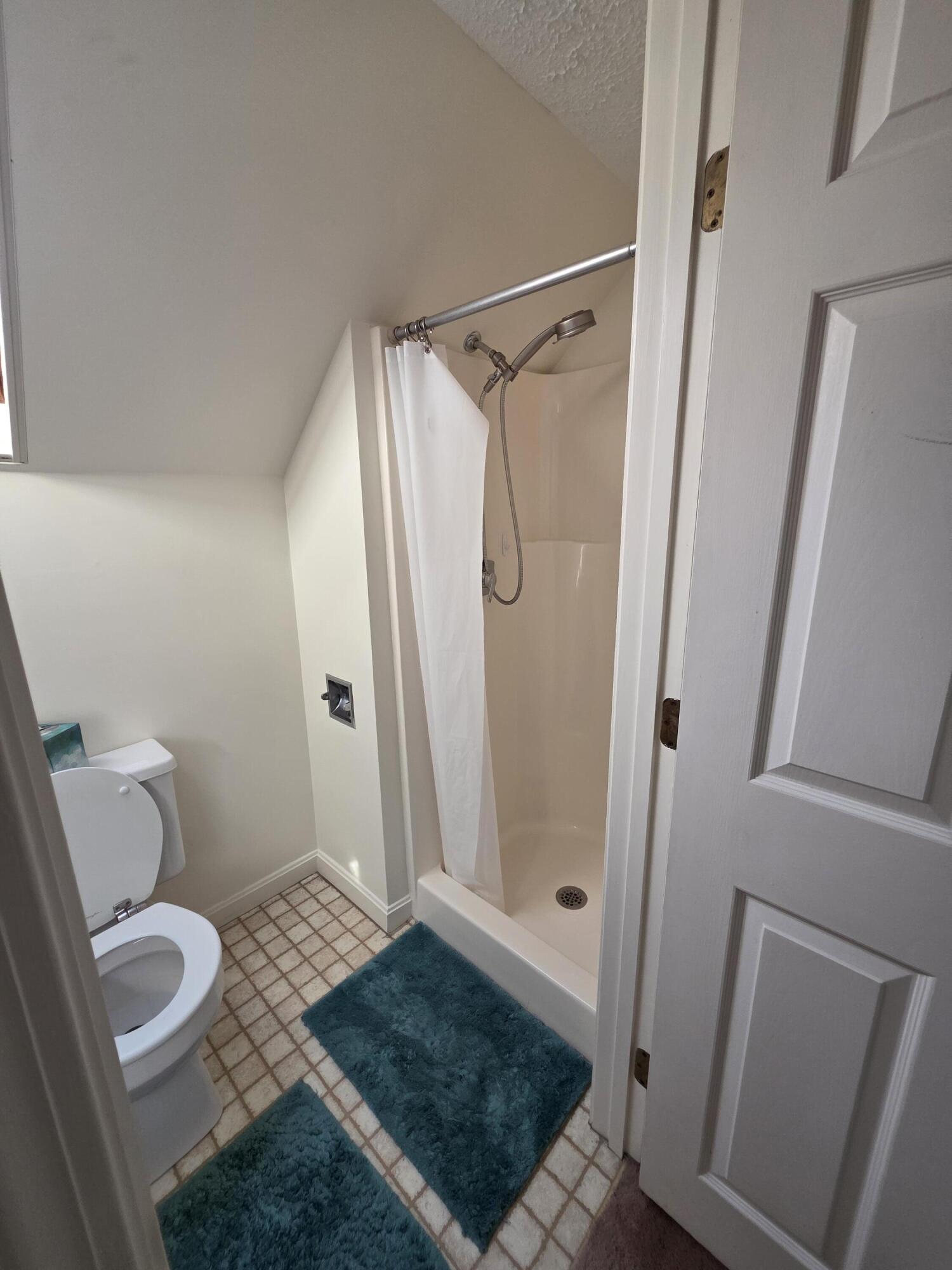 38 Cluf Bay Road, Unit 38 Brunswick, ME 04011 - Photo 37 of 46 Upstairs Bathroom