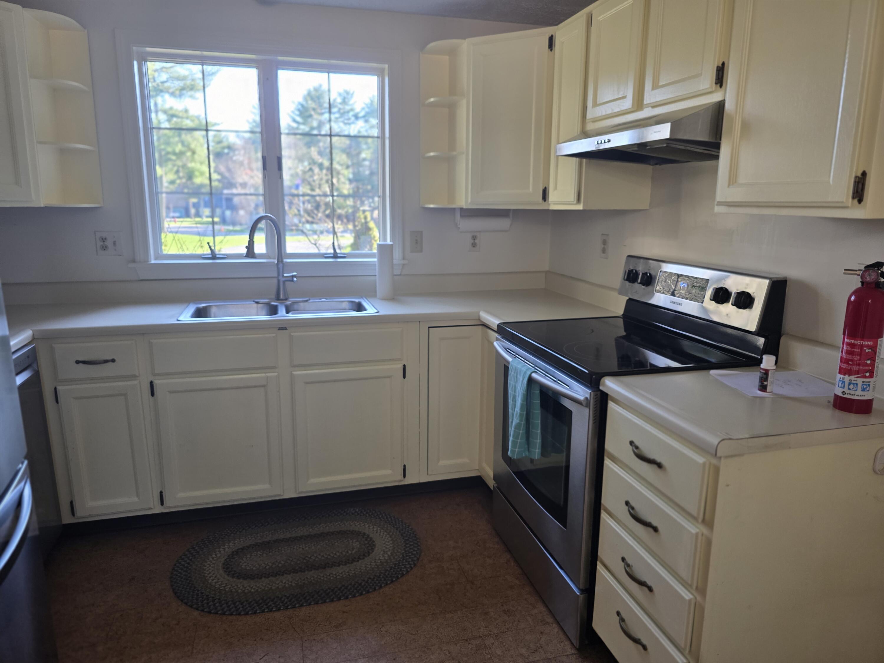 38 Cluf Bay Road, Unit 38 Brunswick, ME 04011 - Photo 7 of 46 Kitchen