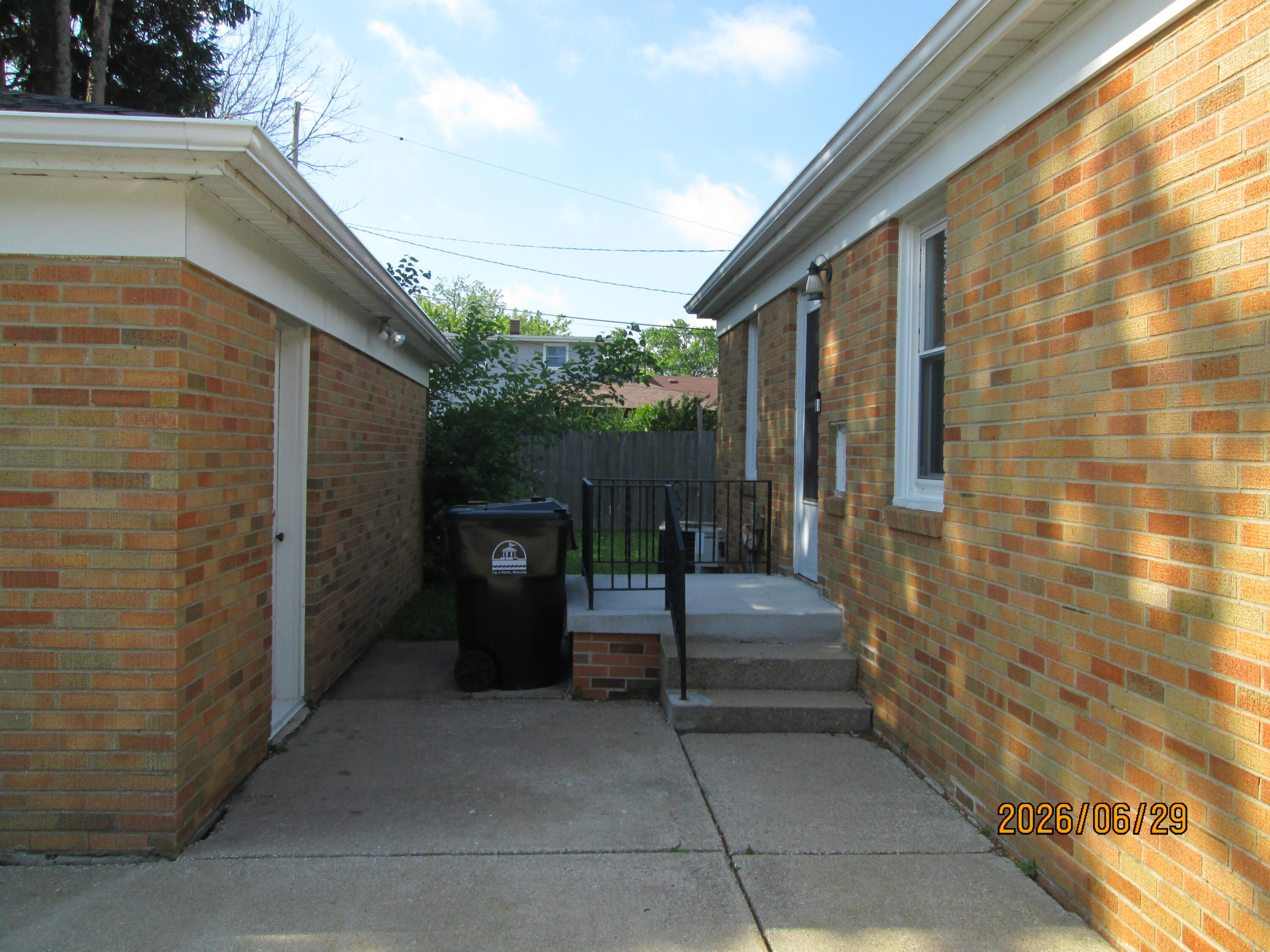3217 Caledonia Street Racine, WI 53402 - Photo 6 of 37 IMG_2873