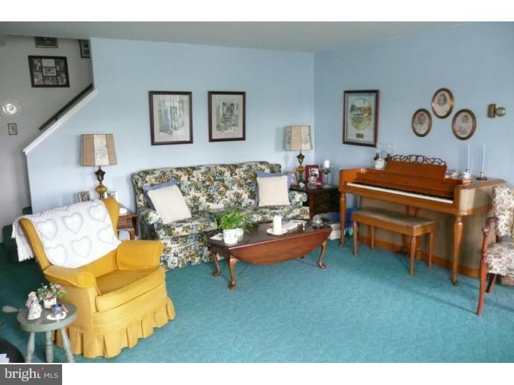 1785 Almshouse Road Jamison, PA 18929 - Photo 4 of 23 Living Room