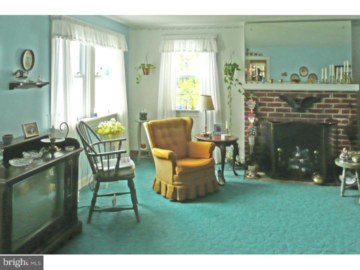 1785 Almshouse Road Jamison, PA 18929 - Photo 6 of 23 Living Room