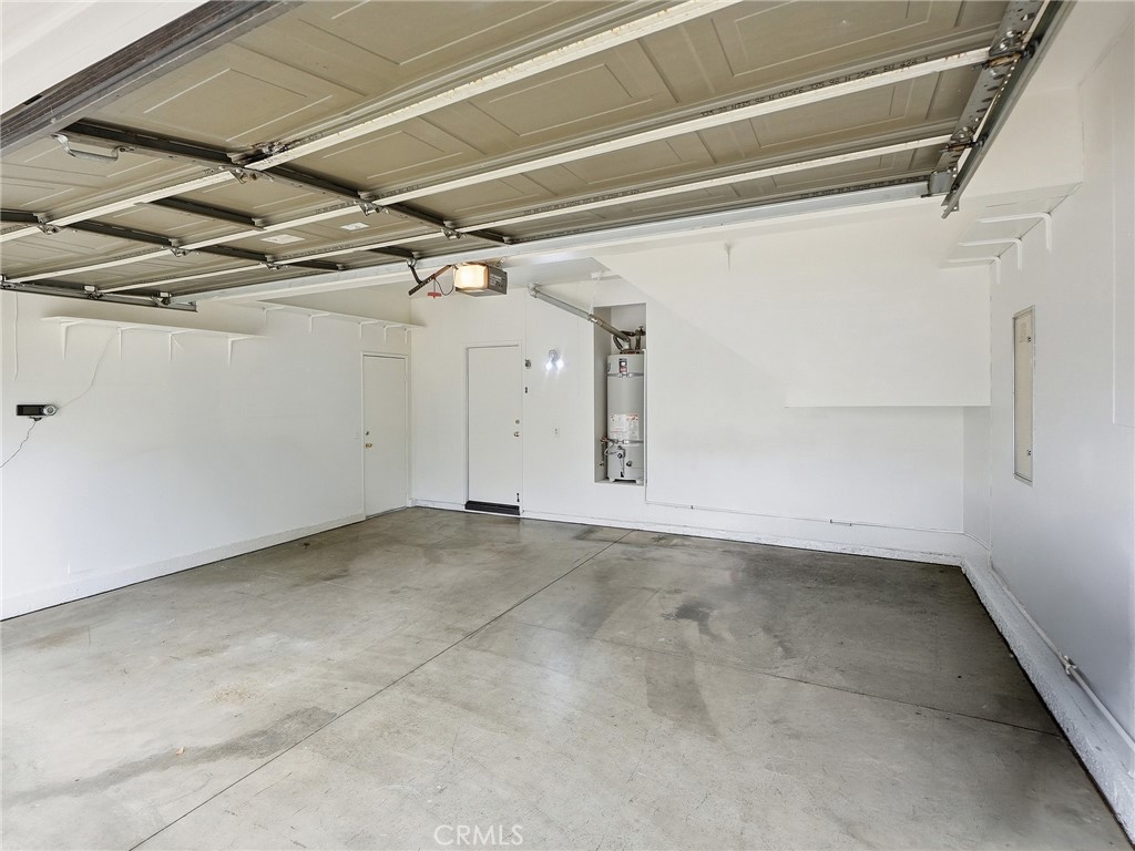 15689 Swan Road Fontana, CA 92337 - Photo 21 of 35 Garage