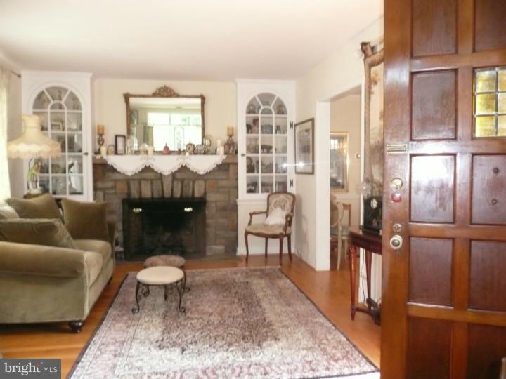 120 East Park Road Havertown, PA 19083 - Photo 5 of 24 Living Room