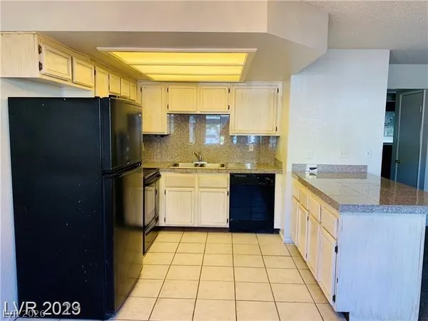 $1,400 | 2724 Otter Creek Court, Unit 101, Las Vegas, NV 89117