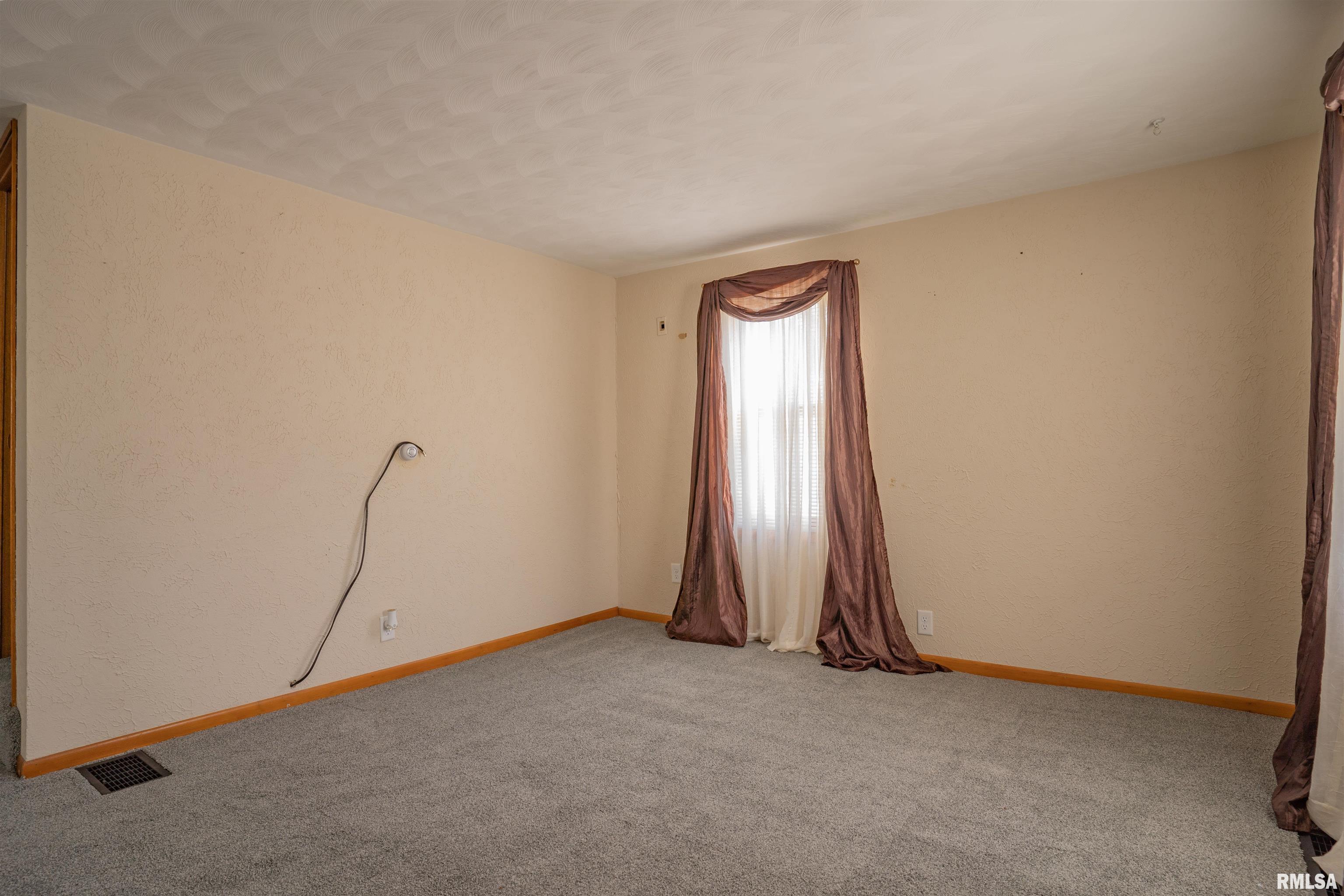 7904 Mcclellan Road Elmwood, IL 61529 - Photo 3 of 27 Gallery Image 3