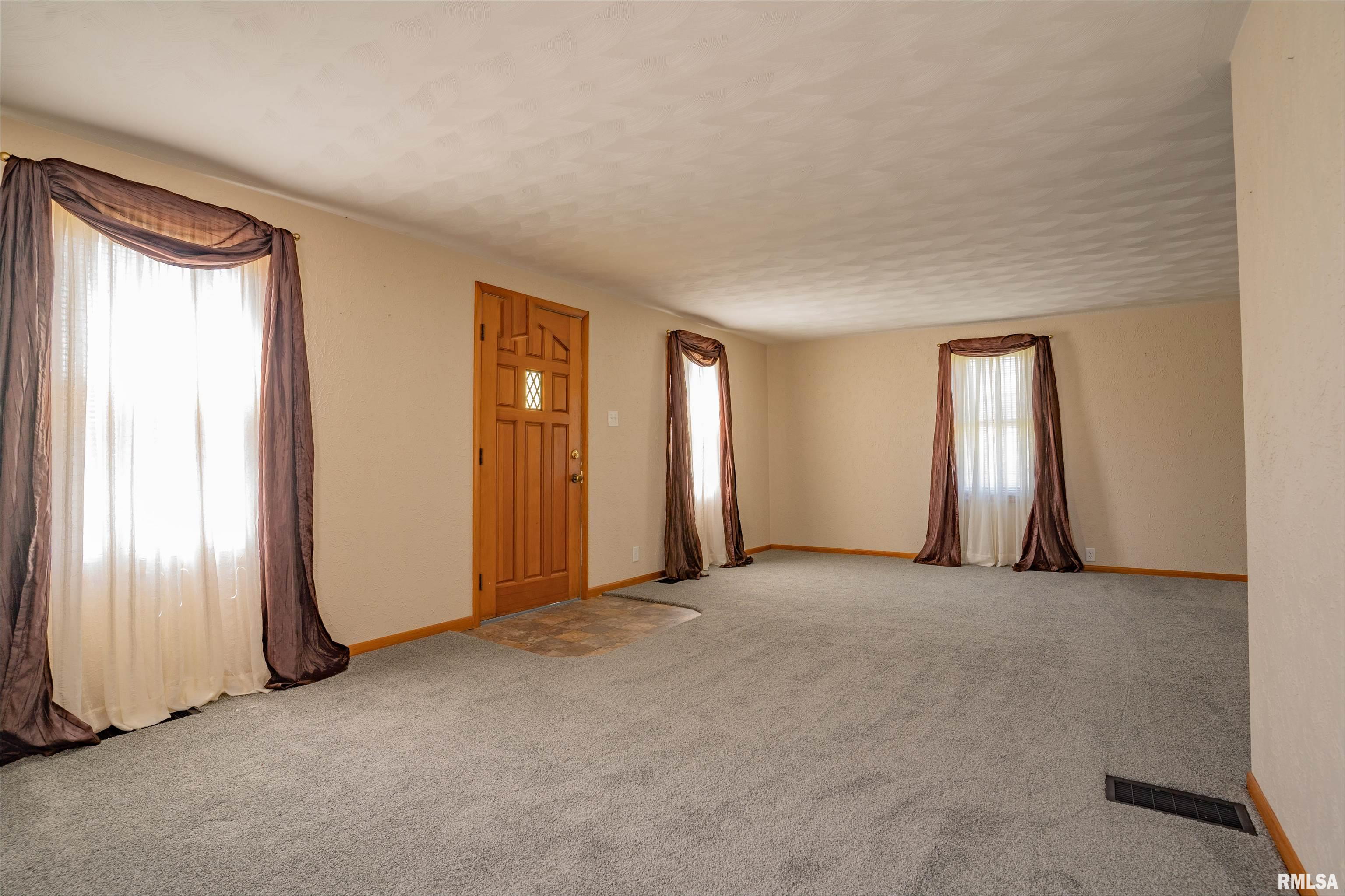 7904 Mcclellan Road Elmwood, IL 61529 - Photo 4 of 27 Gallery Image 4