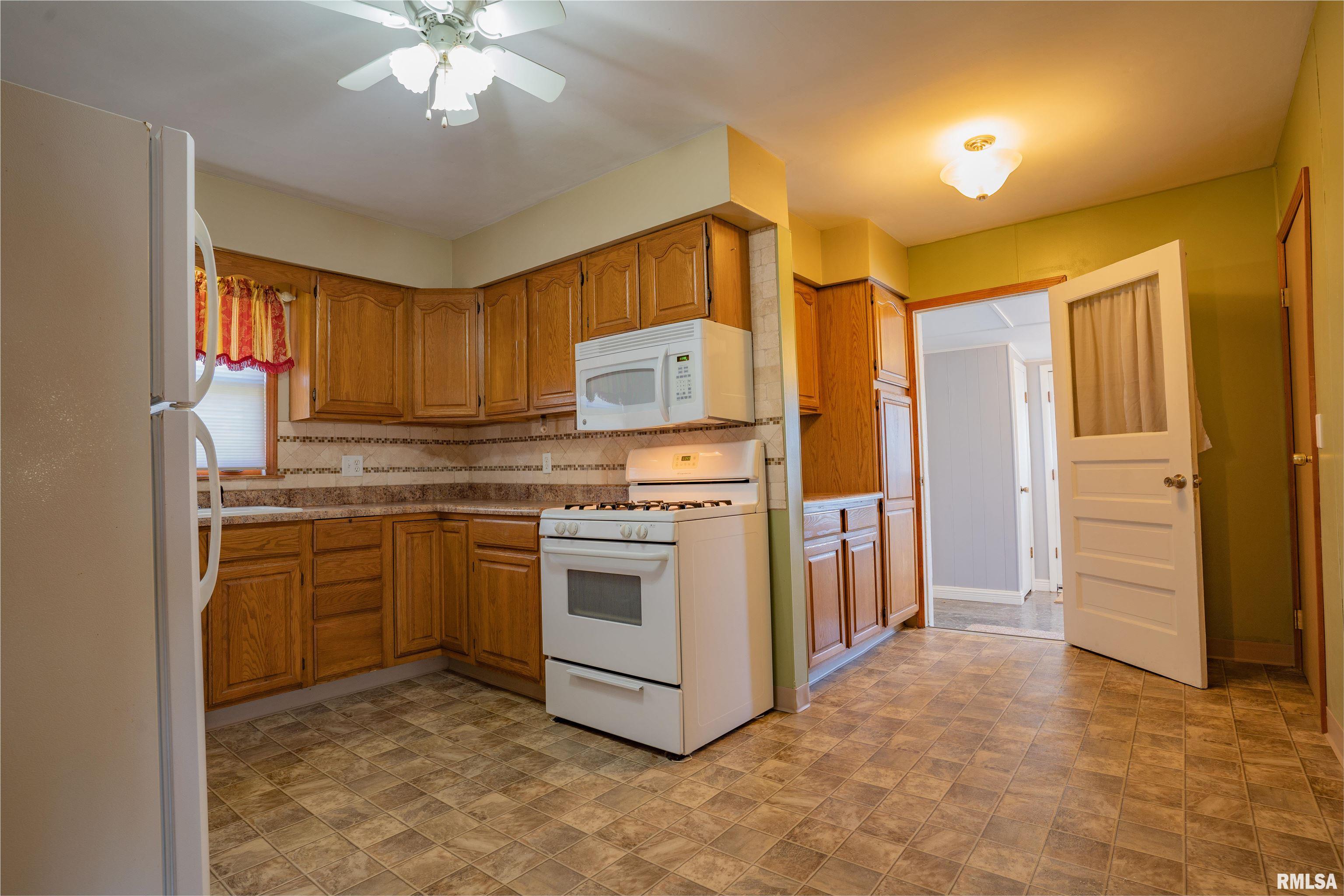 7904 Mcclellan Road Elmwood, IL 61529 - Photo 6 of 27 Gallery Image 6