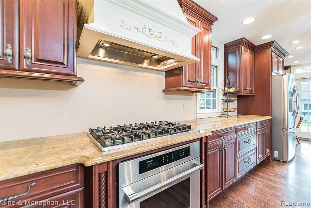 251 Moran Road Grosse Pointe Farms, MI 48236 - Photo 13 of 47